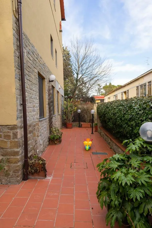 Green Corner Apartment In Florence City